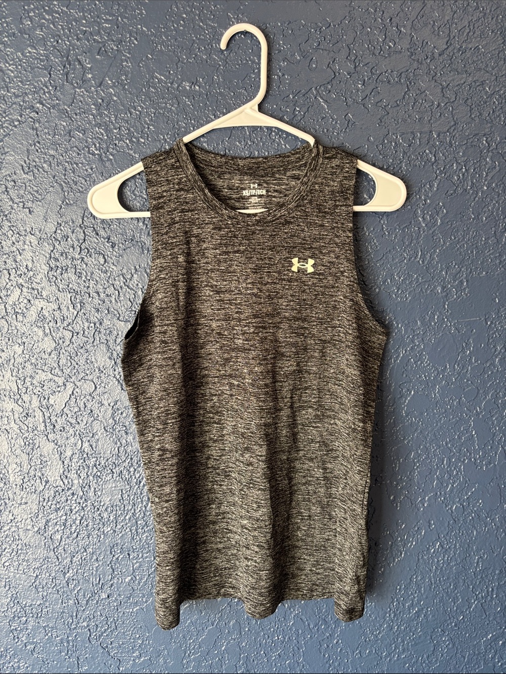 Under Armour Women's Charcoal Heather Sleeveless Muscle Tee